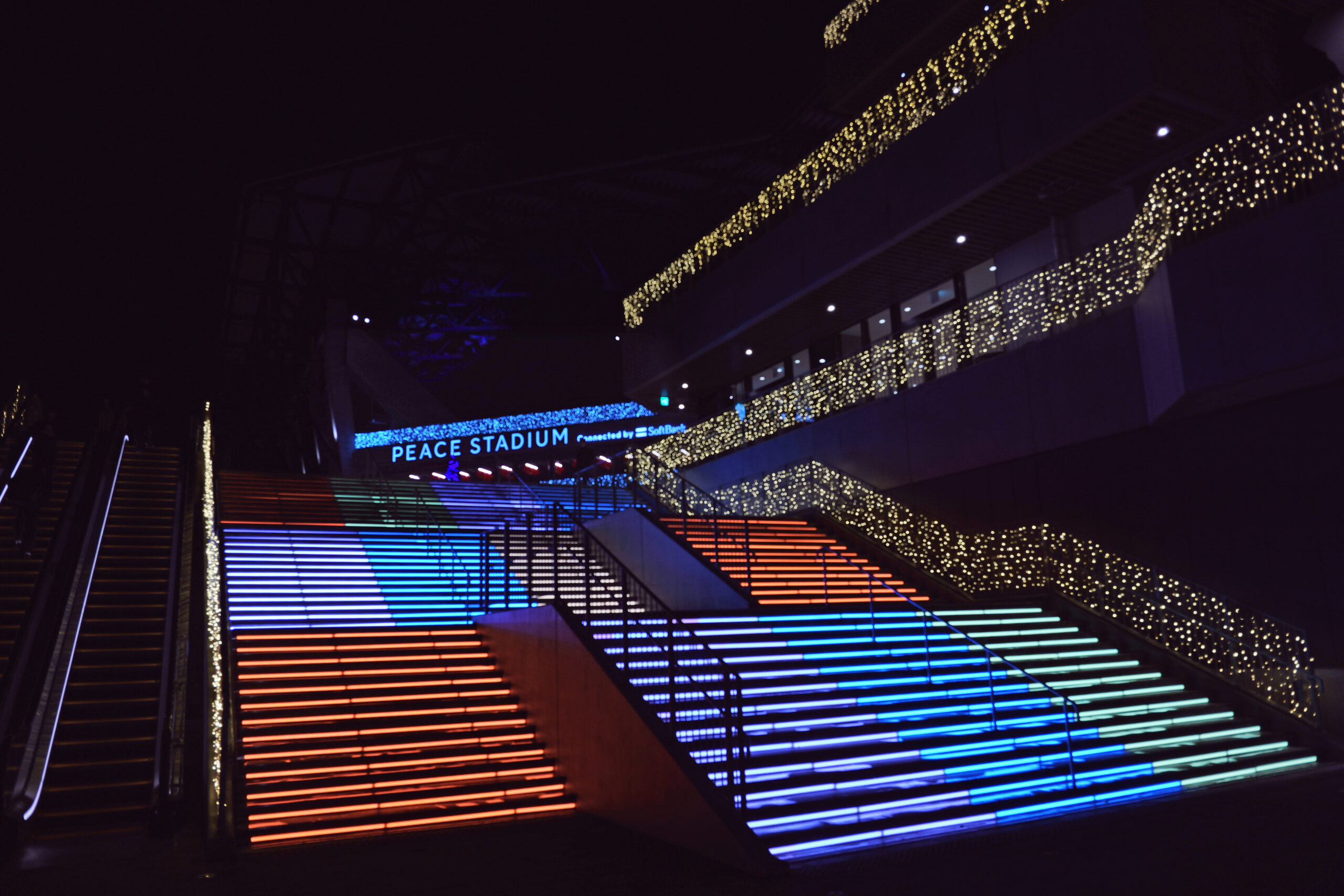 長崎スタジアムシティ階段イルミ